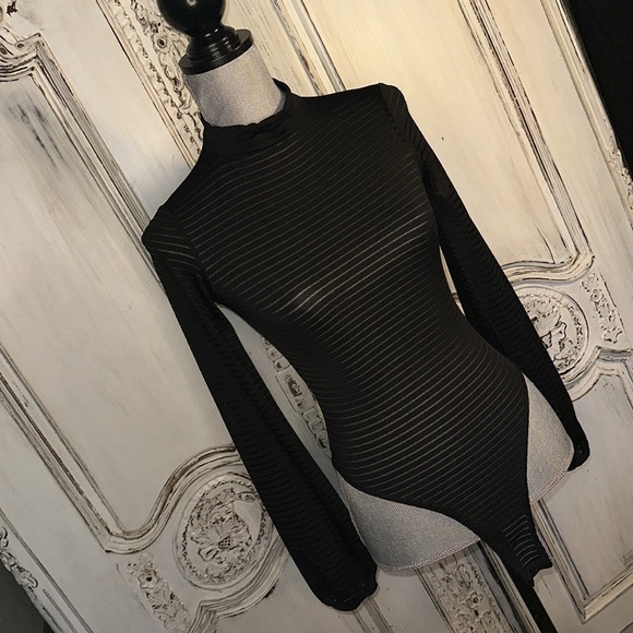 Pretty Little Things Mock Neck Long Sleeve Peekaboo Bodysuit Size 4 Minimalist - Picture 2 of 14